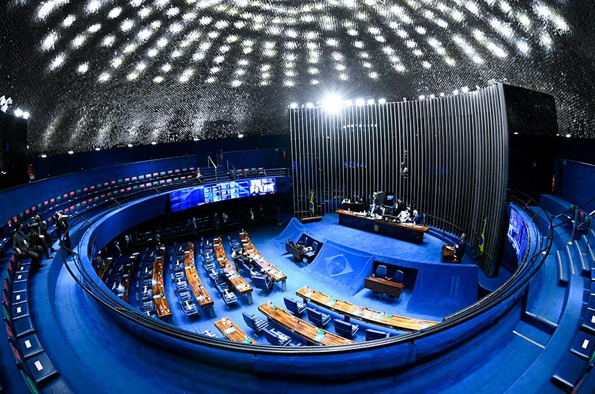 Senadores propõem usar recursos do pré-sal para garantir piso da enfermagem